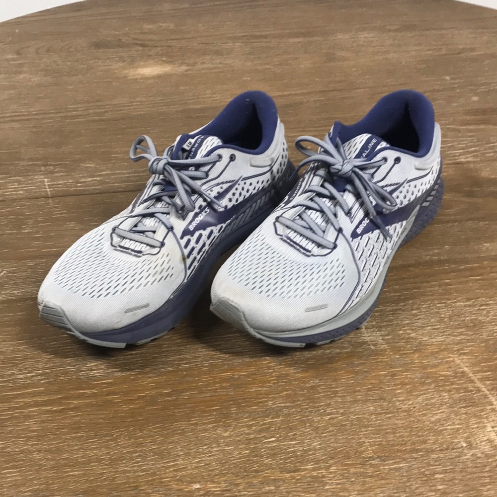 Size 12 mens Brooks running shoes.